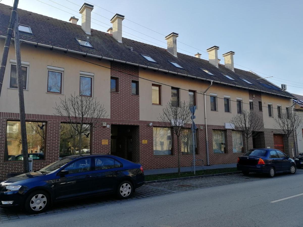 Ferienwohnung Blue Apartman Makó Exterior foto
